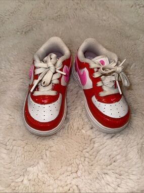 Nike Kids Red and Pink Low-Top Sneakers